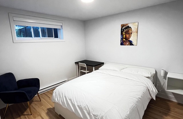 Quaint 2-bedroom apartment with WiFi in charming Bedford