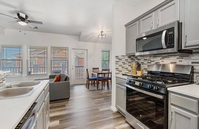 Quaint 2BD2B Condo Fully Furnished-Amazing Pation