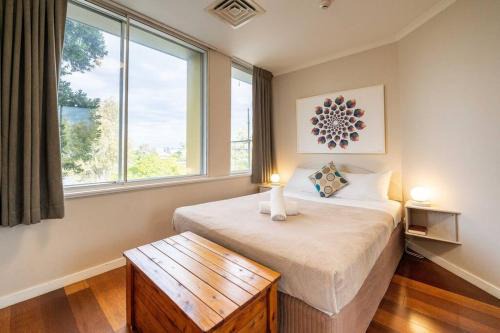 Quaint Auchenflower 1B1B Apt w Parking Close to UQ M5