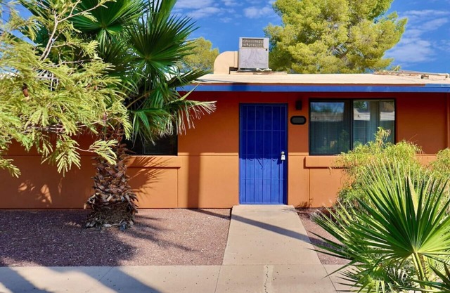 Quaint condo near hiking-biking-downtown