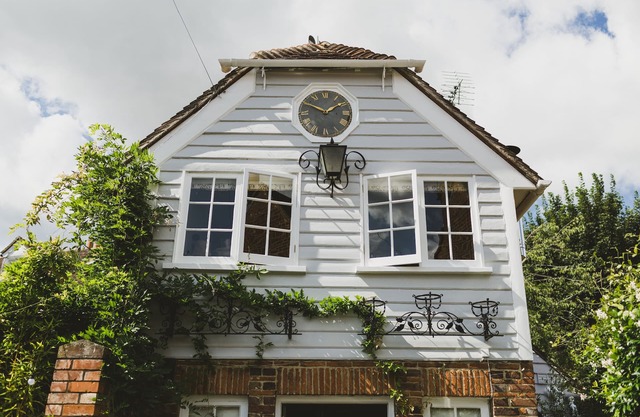 Quaint Cottage for Two in central Chichester with parking.