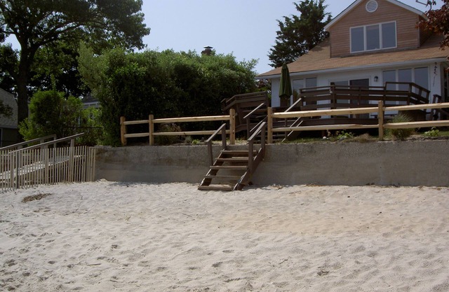 Quaint Family-sized Home w/private beach — 5 minutes from wineries!