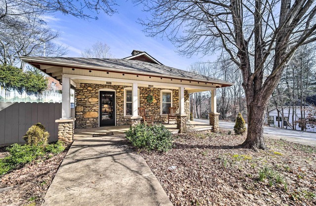 Quaint Home w/Porch in Downtown Waynesville!