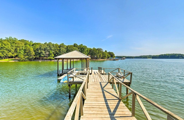 Quaint Lake Norman Home w/Boat Dock + Grill!