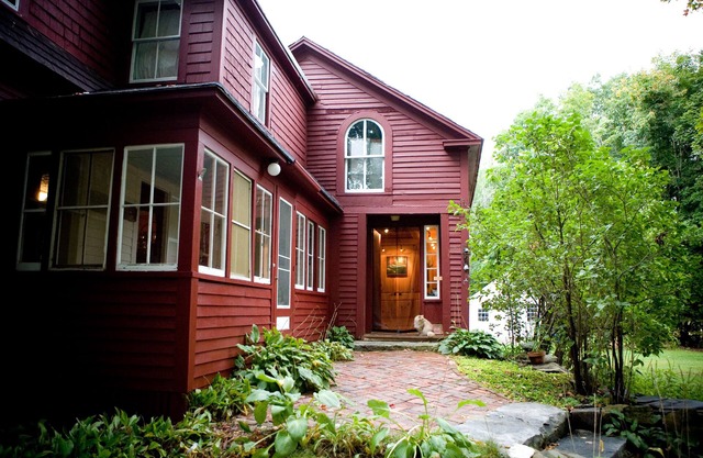 Quaint Maine Farmhouse near Portland