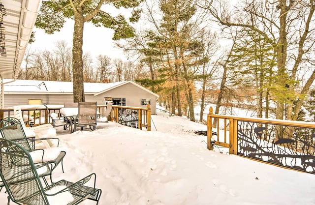 Quaint Mikana Cabin w/ Red Cedar Lake Access!