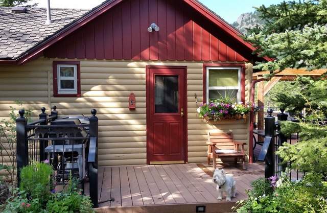 Quaint Mountain Cabin with Amazing Views- Approval # 20-NCC0050