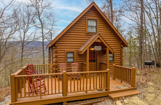 Quaint*Resort Setting*Hot Tub*WiFi*Keurig*Secluded