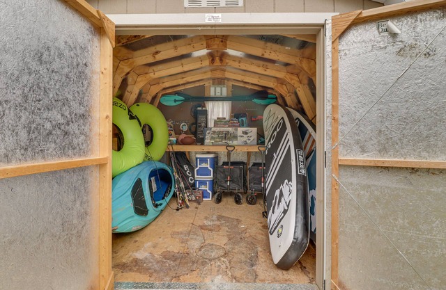Quaint Shenandoah River Cabin: Kayak + Paddleboard