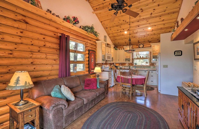 Quaint Williams Cabin Near Grand Canyon