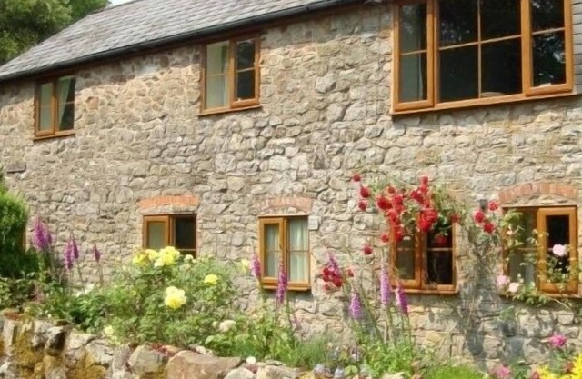 Quality 2 bedroom rural cottage, Excellent walking & Bird watching from the door