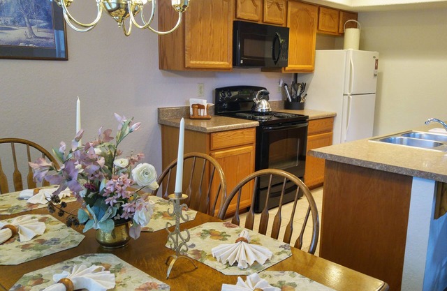 Quality Hill Resort Villa, relax in the tall pines