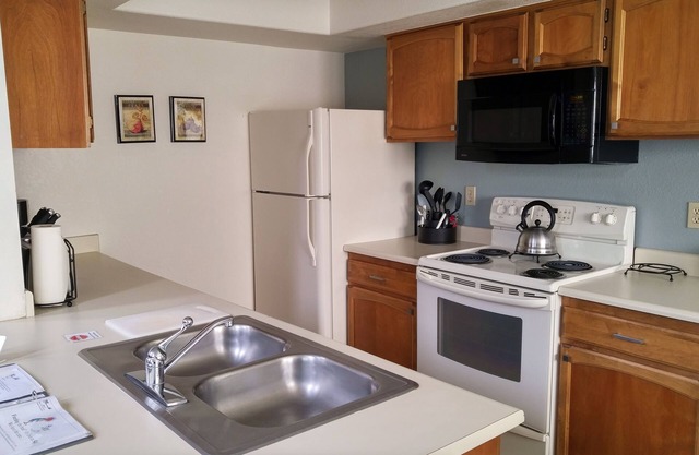 Quality Hill Resort Villa, sleeps 6, fully equipped kitchen, dining room
