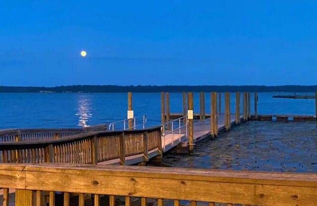 Quantico Bungalow Marine Graduations FBI HQ Marines Potomac River Getaway