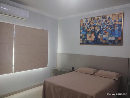 Quarto com ar e banheiro estacionamento e Wi-Fi