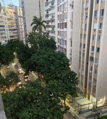 Quarto em apto no Flamengo