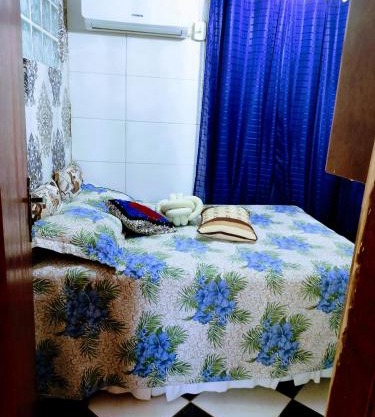 QUARTO EM CASA FAMILIAR