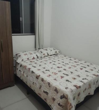 Quarto próximo Av JK