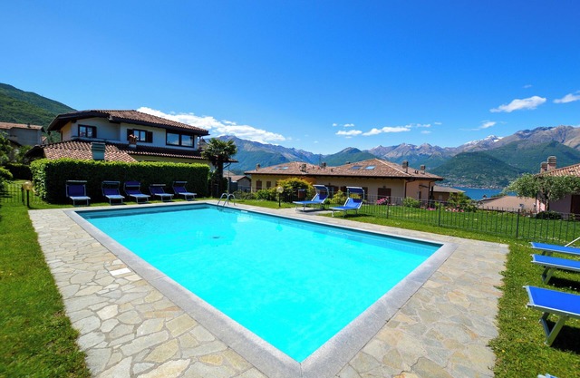Quattro Stagioni Autumn Garden Holiday Apartment with Pool