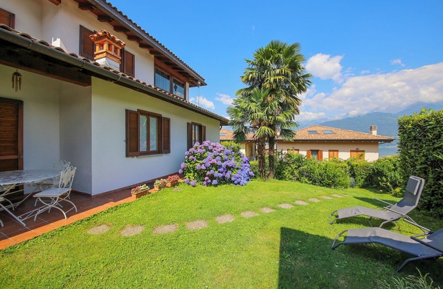 Quattro Stagioni Spring Garden Holiday Apartment with Pool