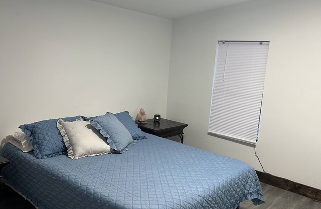 Queen bedroom in small farmhouse with outside kitchen one hour near many beaches