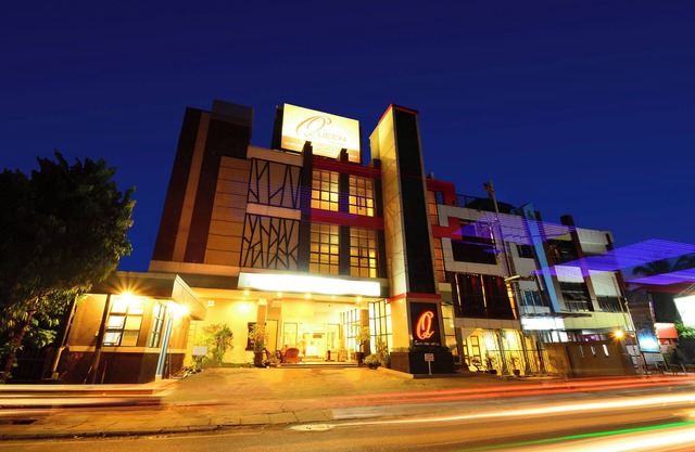 QUEEN CITY HOTEL