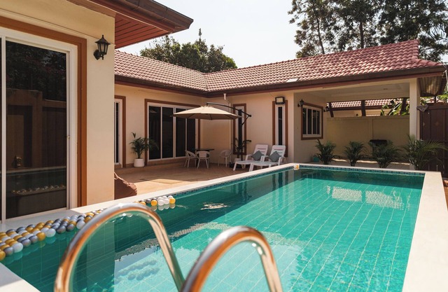 Queen Massarossa Pool Villa Pattaya-25