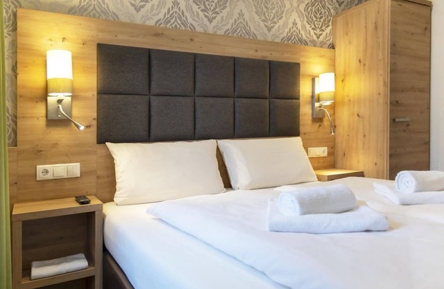 Queen-size double room HH-early booking rate B&B - AKZENT Hotel Roter Ochse