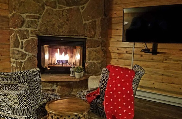 Queen Studio~Resort Amenities~19 Miles to West RMNP