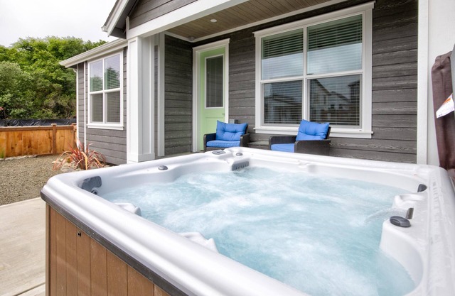 Queen Tide Cottage - Oyhut Bay Seaside Village