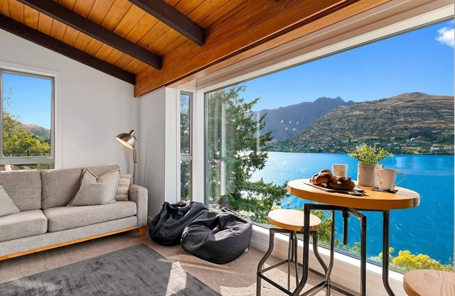 Queenstown Lakefront Dream | 4 Bed