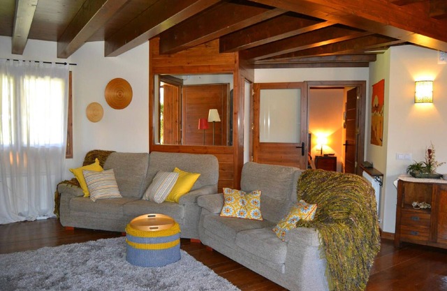 QUEIXANS II - Two Bedroom Apartment, Sleeps 5