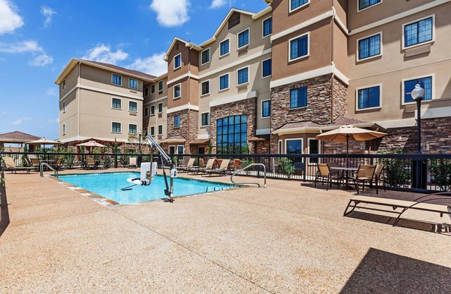 Quick Access to Convention Center | Free Breakfast + Outdoor Pool