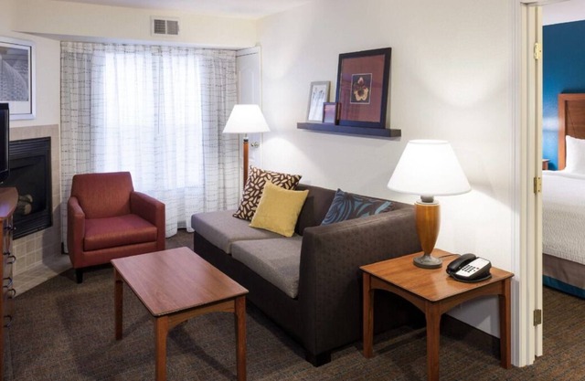 Quick Drive to San Bernardino Golf Club! 4 Great Rooms! Pets Allowed w/ Gym