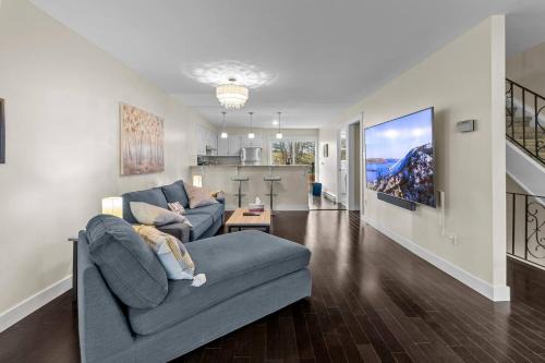 Quidi Vidi King 3 Doubles Parking Office