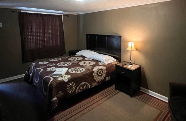 Quiet 1 bedroom/1 bath hotel room