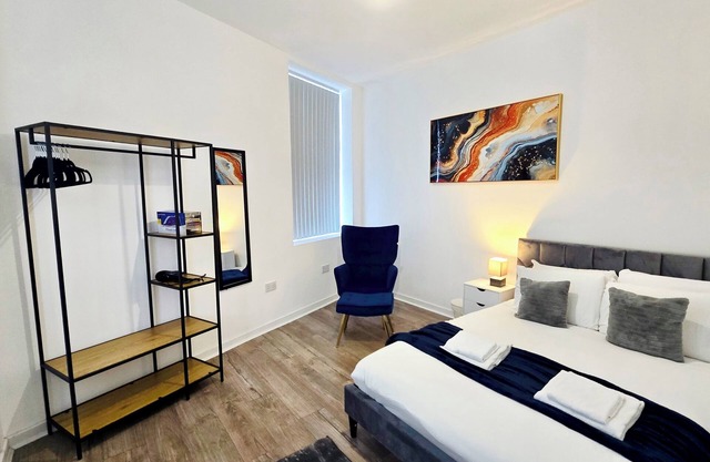 Quiet 1BR | Turf Apartment | 5 Mins to Bury