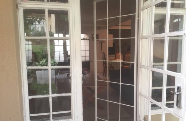 Quiet 3 Bed 2 Bath Country Cottage in the centre of town White River