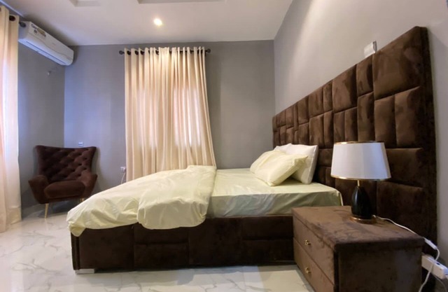 Quiet 3 bedroom apartment located in laderin