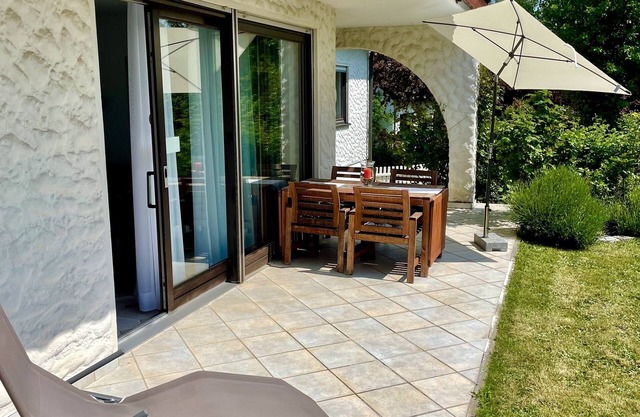 Quiet 4-room vacation apartment with terrace and garden