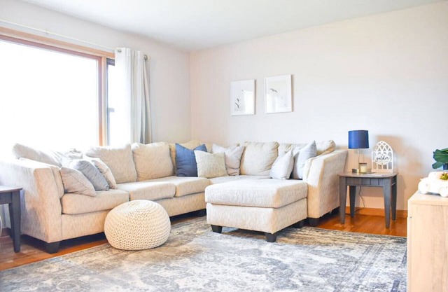 Quiet 4BR/2BA Central Sioux Falls Near Sanford