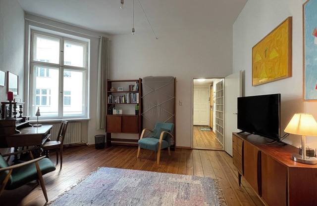 quiet and bright apartment in Berlin-Spandau shipping canal