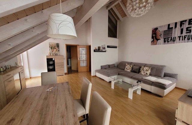 Quiet and bright top floor apartment (68sqm) with balcony
