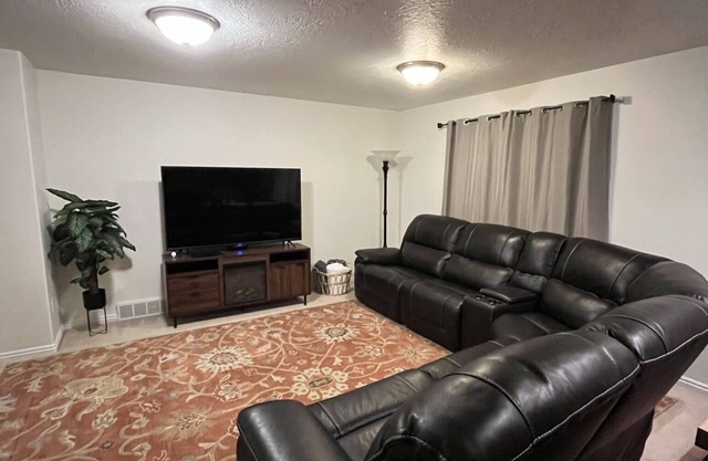 Quiet and comfortable home near SLC and ski resorts