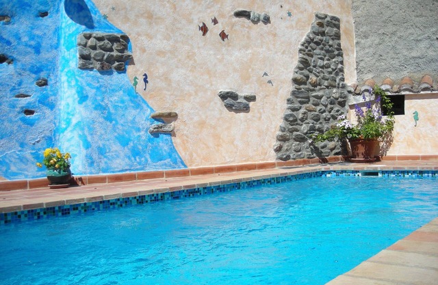 Quiet and comfortable villagehouse,private garden with heatable pool,garage.