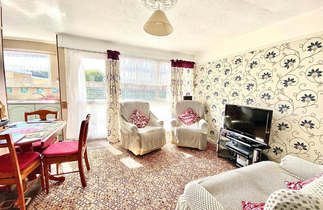 Quiet and Comfy 2- bedroom Holiday Chalet, walk to the beach, Norfolk