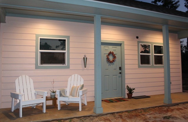 Quiet and Cozy Off-Grid Cottage