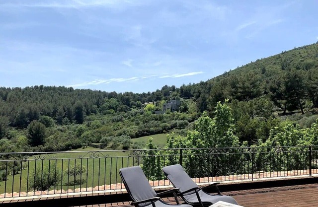 Quiet and Hillside Aubagne at the foot of Garlaban
