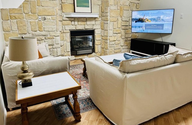 Quiet and spacious 2BR apartment. Free parking