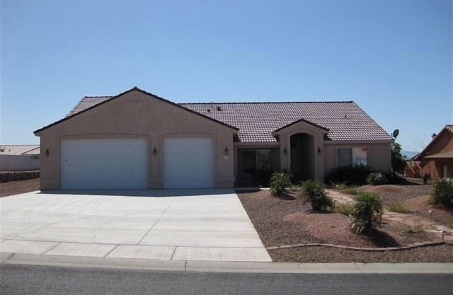 Quiet and Spacious 4-br home - Safe Neighborhood - SNOWBIRDS WELCOME